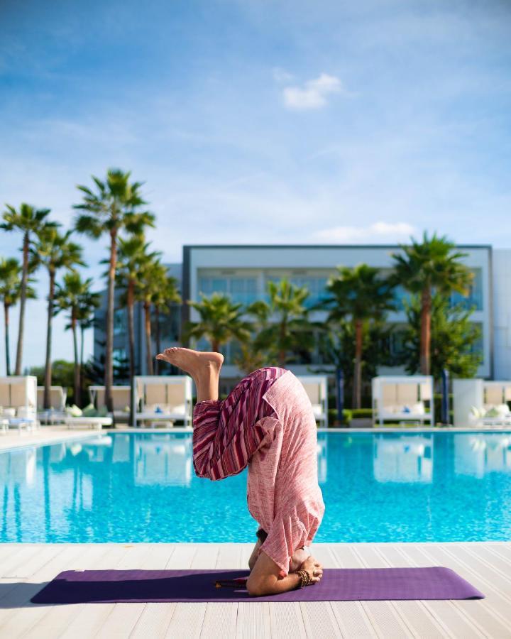 ホテル The View ブズニカ エクステリア 写真 The swimming pool at the hotel