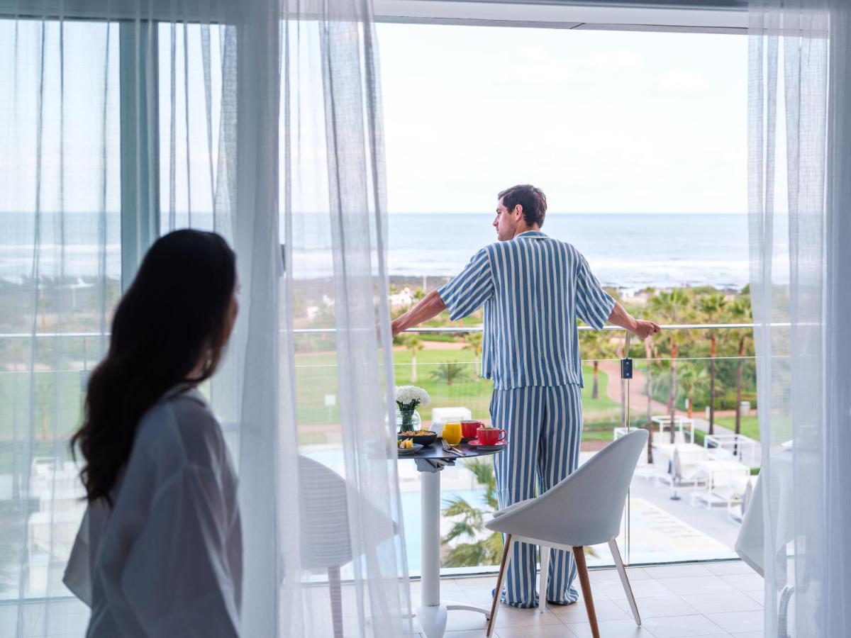 ホテル The View ブズニカ エクステリア 写真 A couple at the hotel