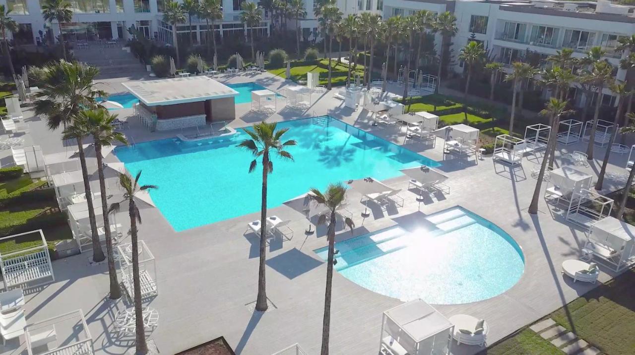 ホテル The View ブズニカ エクステリア 写真 The pool at the Hilton Scottsdale Resort