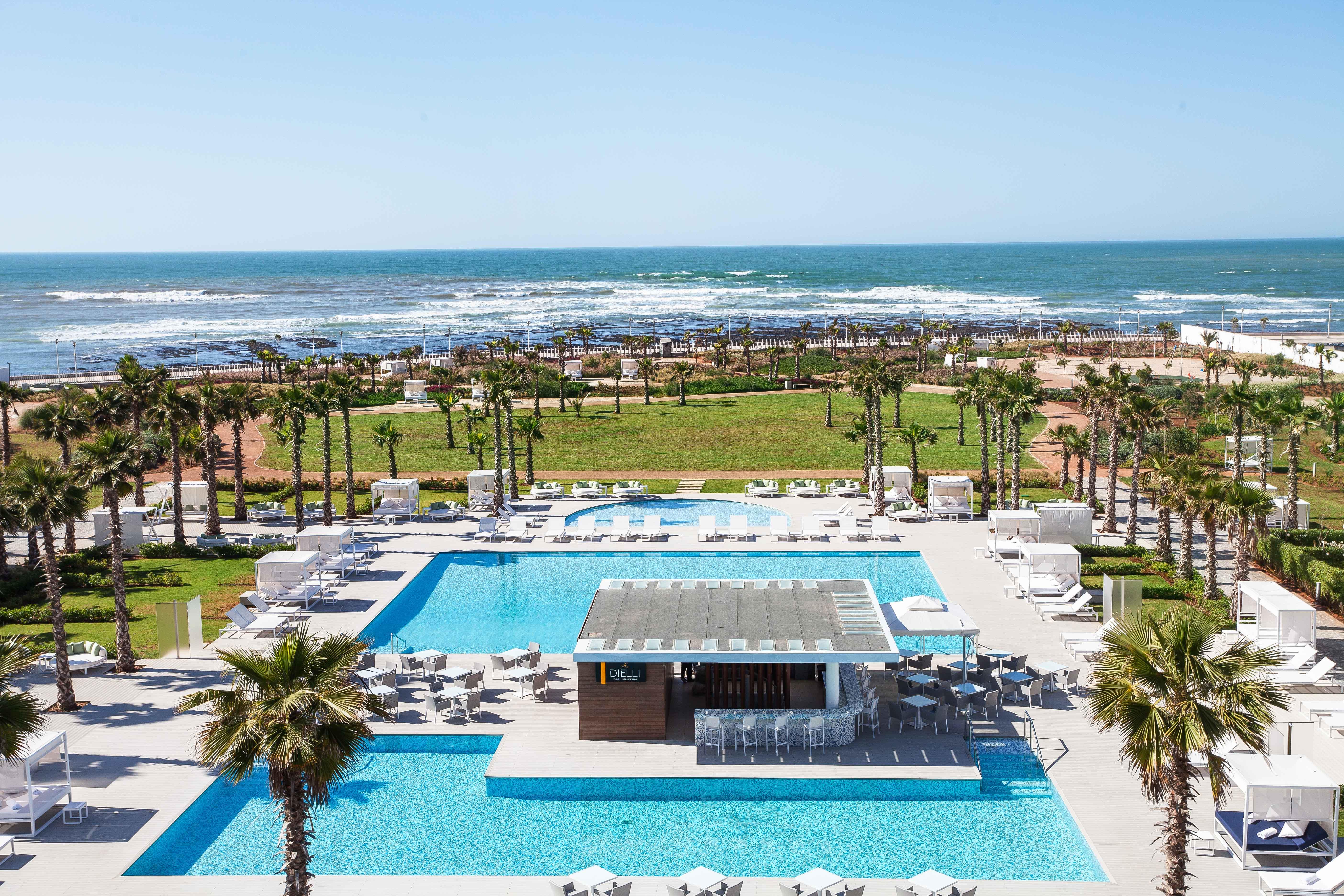ホテル The View ブズニカ エクステリア 写真 The pool at the Hilton Tel Aviv