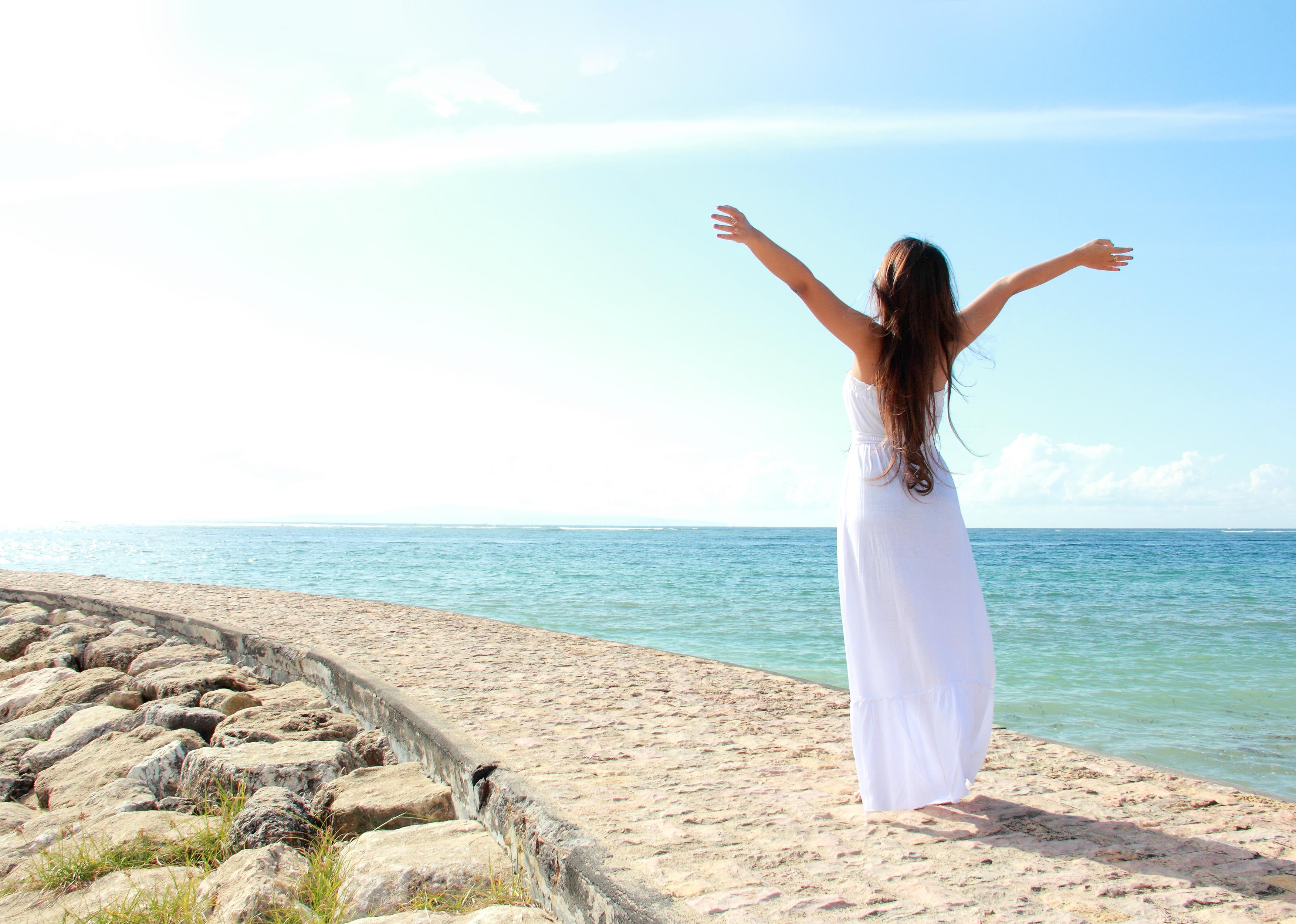 ホテル The View ブズニカ エクステリア 写真 A woman in a white dress