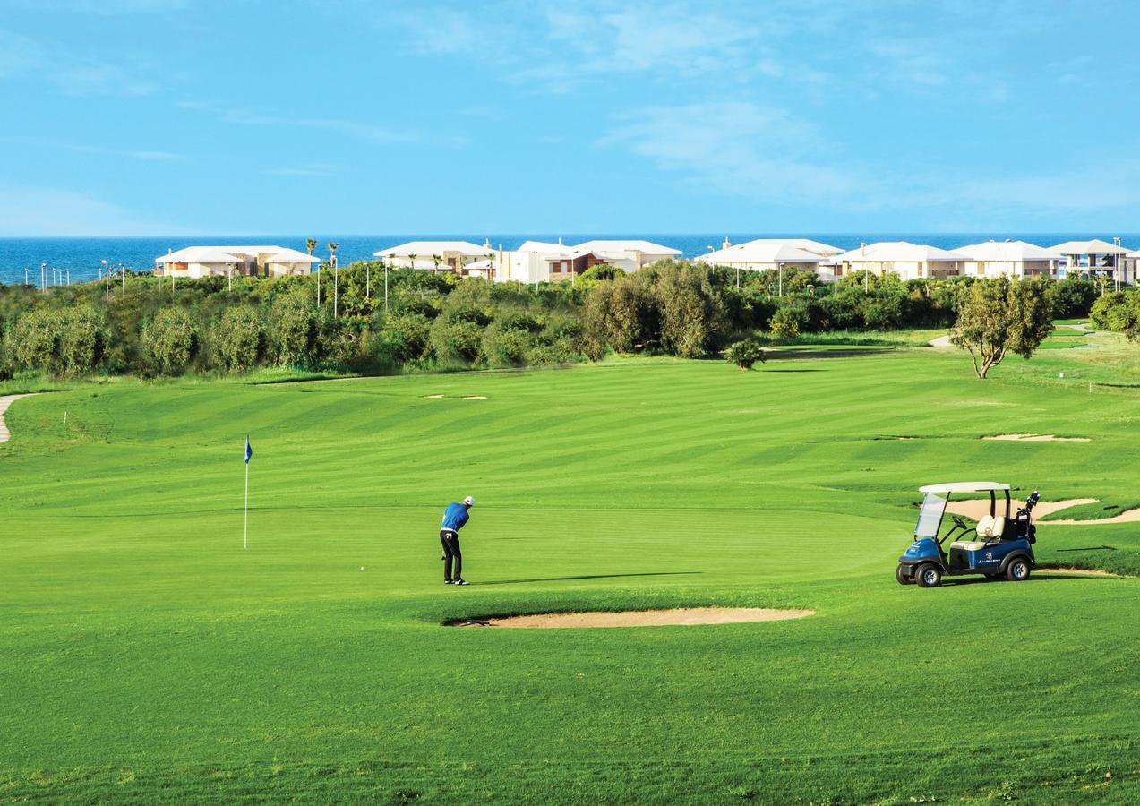 ホテル The View ブズニカ エクステリア 写真 Golf course at the Atlantis Paradise Island